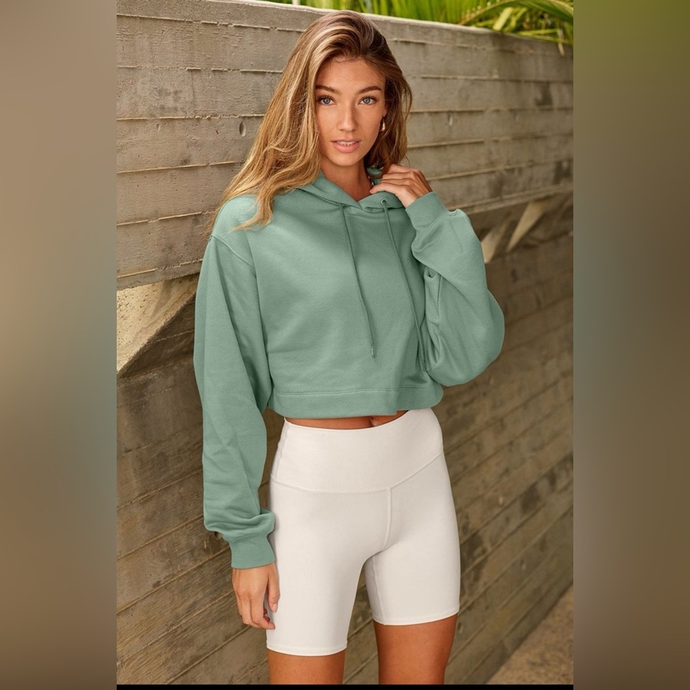 ALO Yoga Bae Crop Hoodie in Soft Seagrass Size Medium